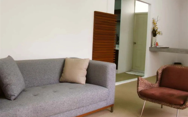 RoomQuest Pratunam Yesterday's Photo Hotel