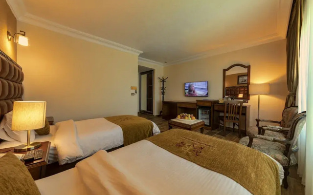 Town Season Hotel