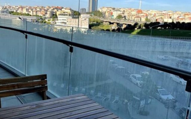 1bedroom Apartment With Terrace Near Mail of Istanbul