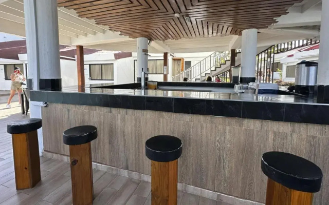 Hotel On Vacation Blue Reef