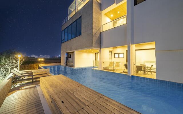 Pohang Beach de Whale Poolvilla