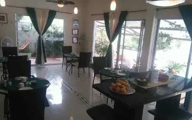 ApartaHotel El Oasis