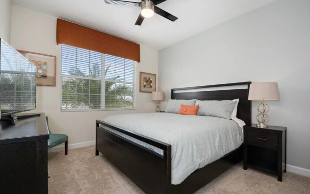 Amazing 5 Bedroom Home With Private Pool Home