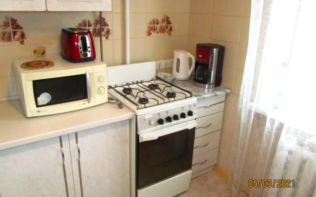 Комфортная 2-комнатная Новопречистенская 1, Три раздельных двуспальных места