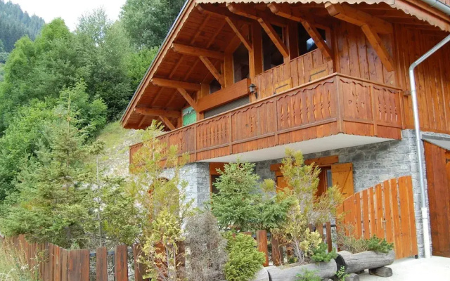 Spacious Holiday Home Near Center of Champagny