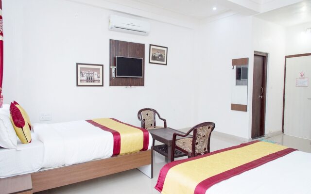 OYO 12131 Vallabh Villas