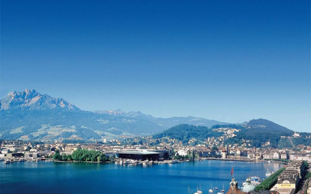 Art Deco Hotel Montana