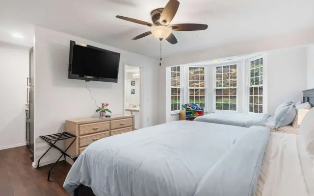 Lake Hideaway Waterfront Condo w/ Resort Perks!