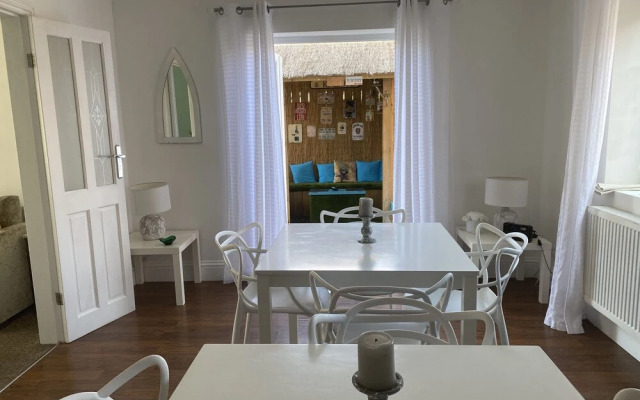 Beautifully Presented 6 bed 5 & a Half Bath House