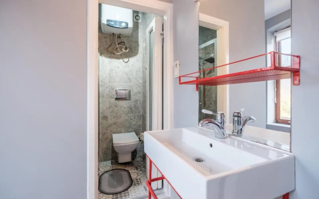 Chic Flat With Balcony 5 min to Taksim Sq