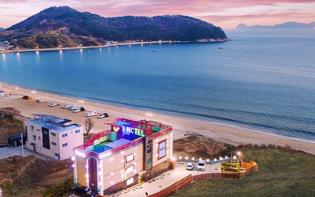 Geojae Wave Hotel and Pension