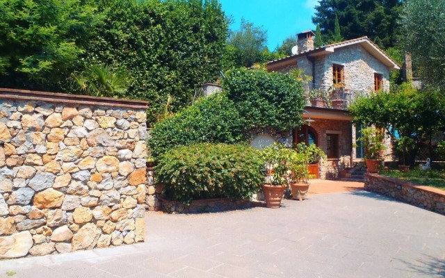 Altido Swim & Stone Villa