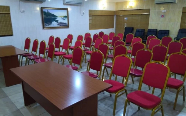 Dees Hotels Apartment & Suites
