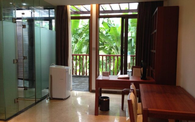 Hainan Qixian Yaochi Springs Resort
