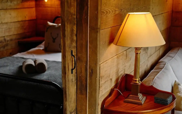 Luxury Safari Lodge Surrounded by Deer!! 'fallow'