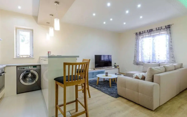 Villa Pave - Six-bedroom Villa With Terrace and Swimming Pool