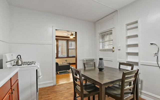 Inviting 2BR Apt - Fullerton 1B