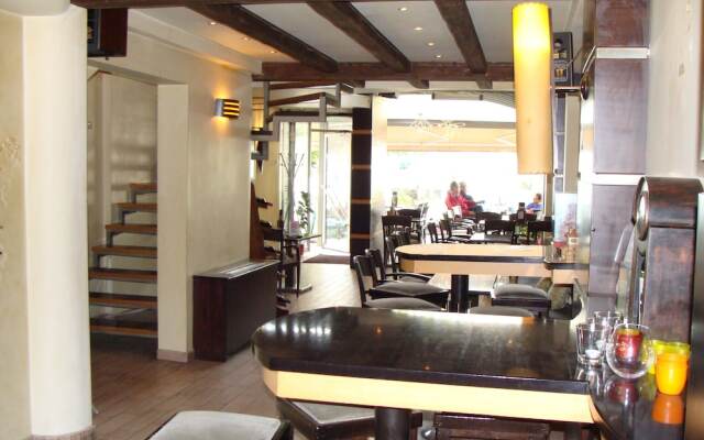 Idiston  Rooms & Suites