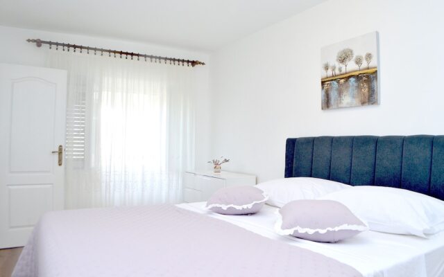 One Bedroom Apartment Venilia Ground