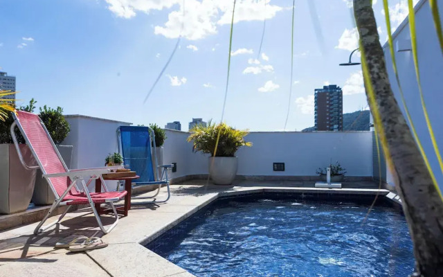 Cobertura com Piscina privativa e AC