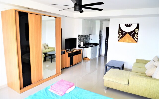 Pattaya Plaza Condotel Large Studio Apartment Sukhumvit