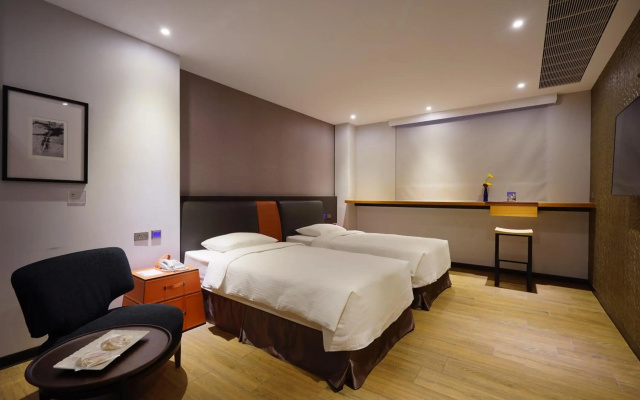 3 Door Hotel