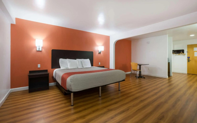 Motel 6 Suwanee, GA - Gwinnett Center