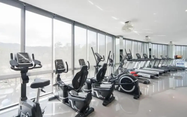 1BR Suite with Rooftop Pool C223