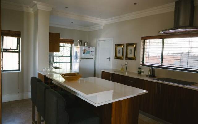 Q in Fresnaye