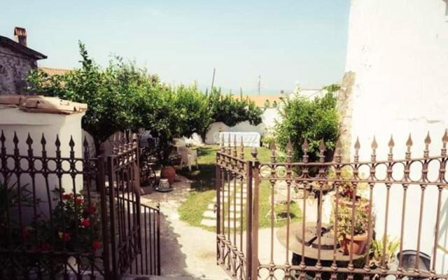 2 bedrooms house with sea view enclosed garden and wifi at Francolise