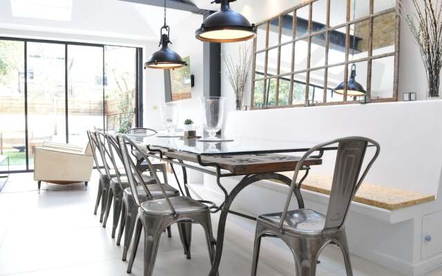 3 Bedroom Family Home In Shepherds Bush
