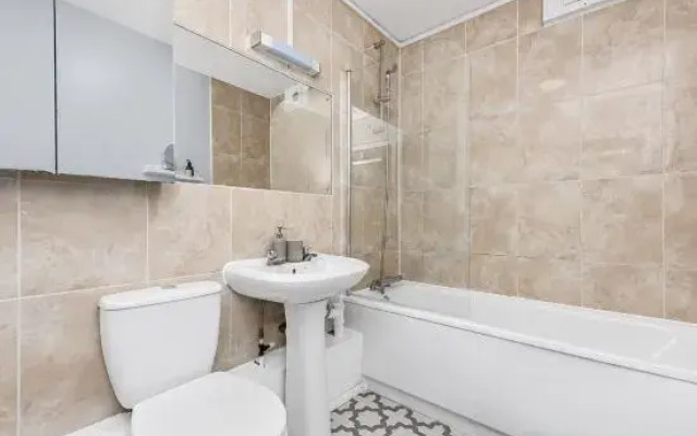 Fantastic 4 bedroom apartment in Russell Square