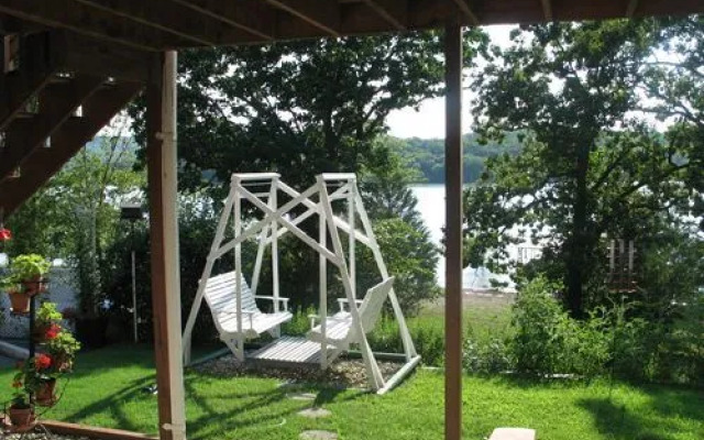 Lakeshore Bed and Breakfast