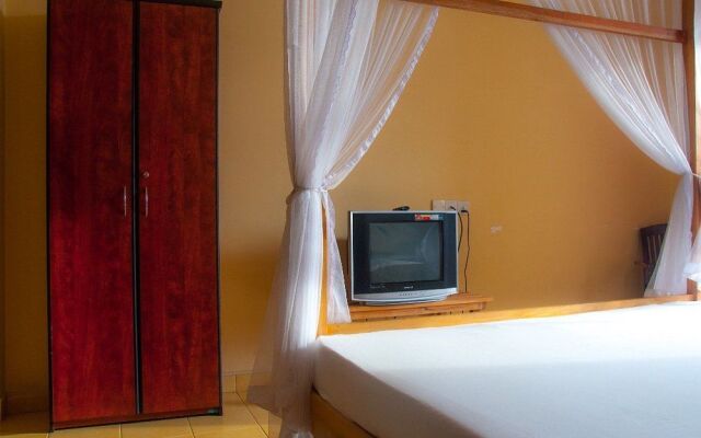 Marine Tourist Beach Guest House Negombo Beach