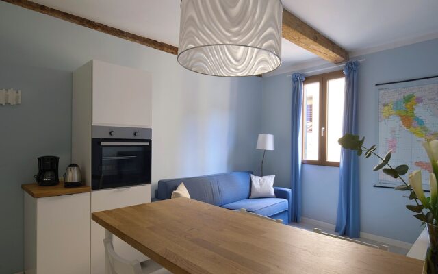 Blue Charm Florentine Apt by Oteego