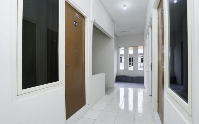 F7 Residence by OYO Rooms