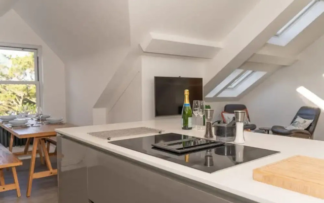 Larkrise, The Penthouse