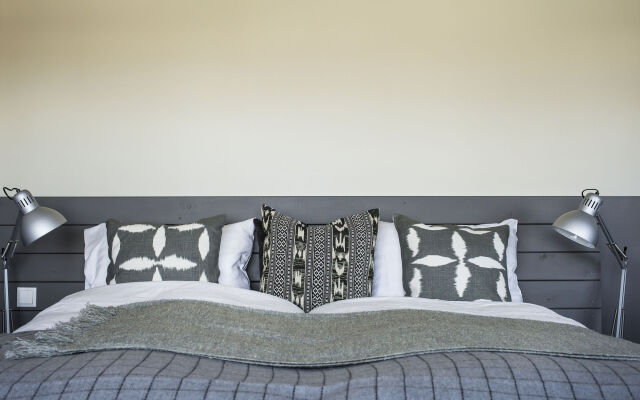 The Swan House by Heimaleiga