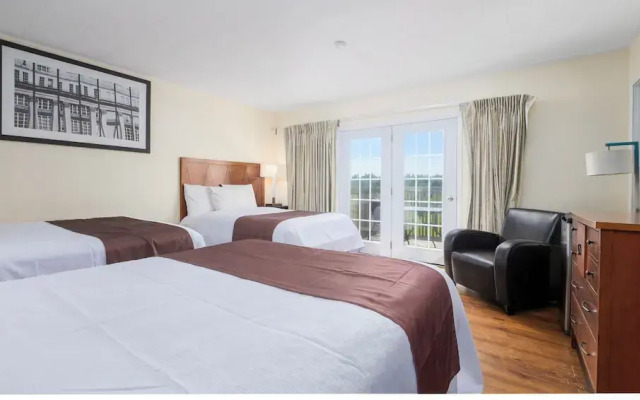 Coach House Inn Resort