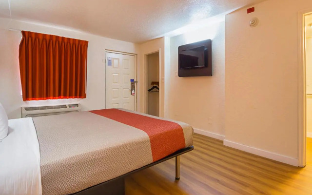 Motel 6 Dallas - Garland - Northwest Hwy