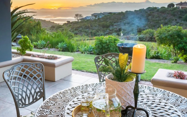 Pezula Magic Retreat - 4 Bedroom Lagoon View Home