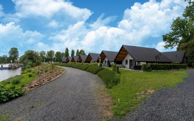 Holiday Home in Kerkdriel With a View of the Lake