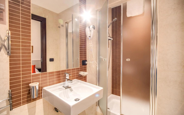 Everest Inn Rome