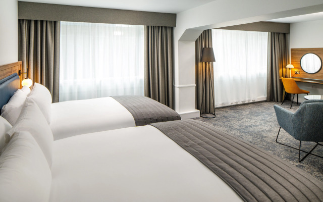 Crowne Plaza Manchester Airport by IHG