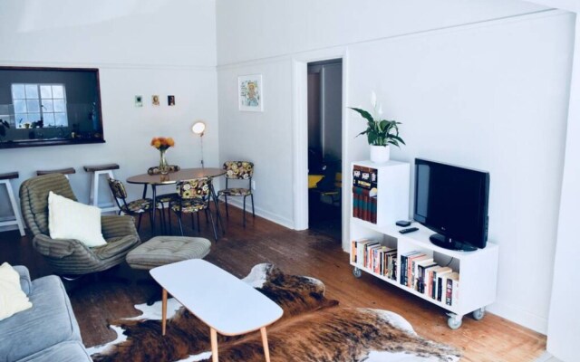 Two Bedroom Apartment in Oranjezicht