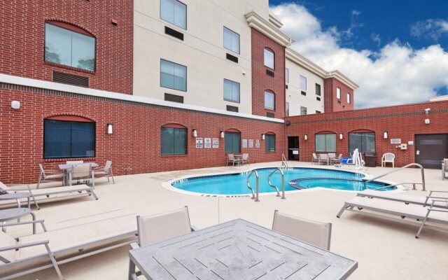 Holiday Inn Express and Suites Longview South I20 by IHG