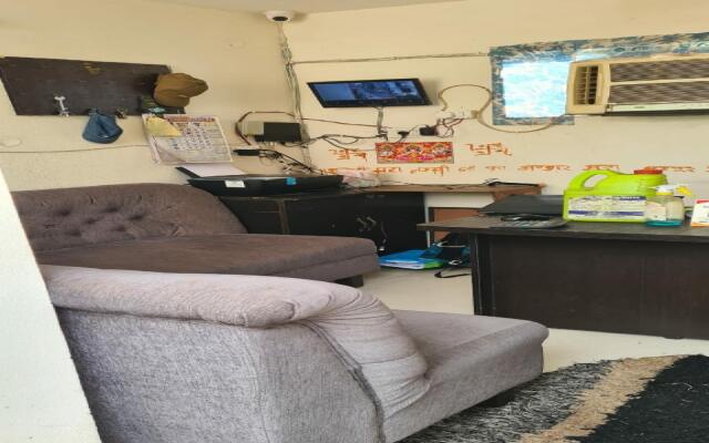SPOT ON 81496 Maruti Nandan Guest House