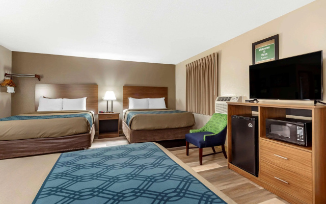 Econo Lodge Hays I-70