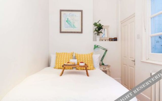 FG Property - Chelsea, Chelsea Embankment, Flat 9