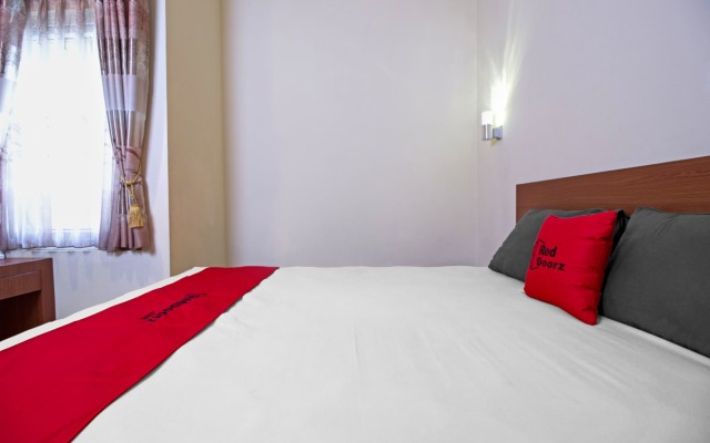 RedDoorz near Trans Studio Mall 2